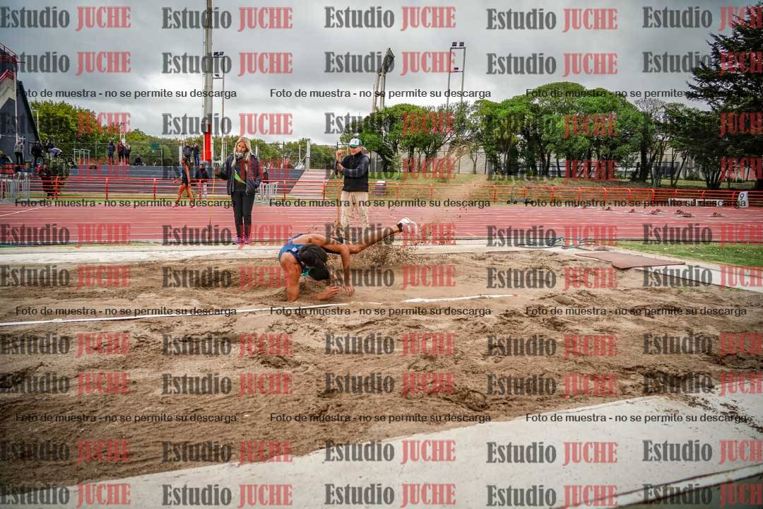 Fotos del salto en largo de varones