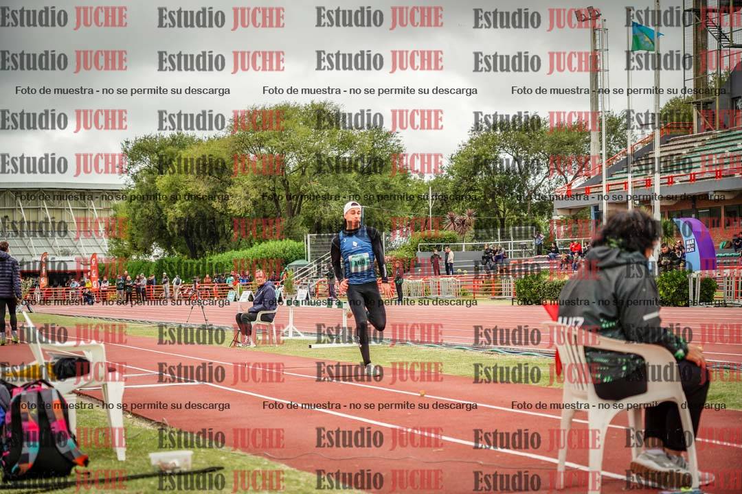 Fotos del salto en largo de varones