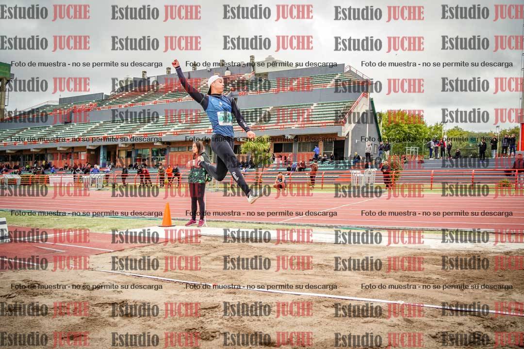 Fotos del salto en largo de varones