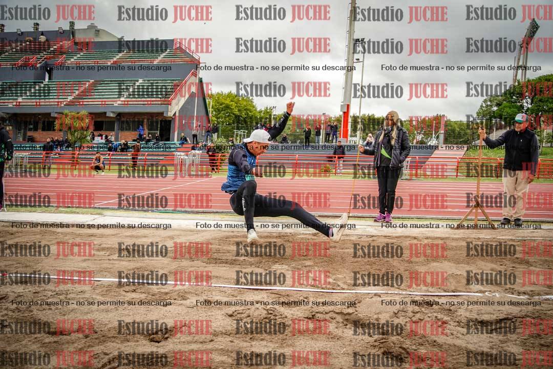 Fotos del salto en largo de varones