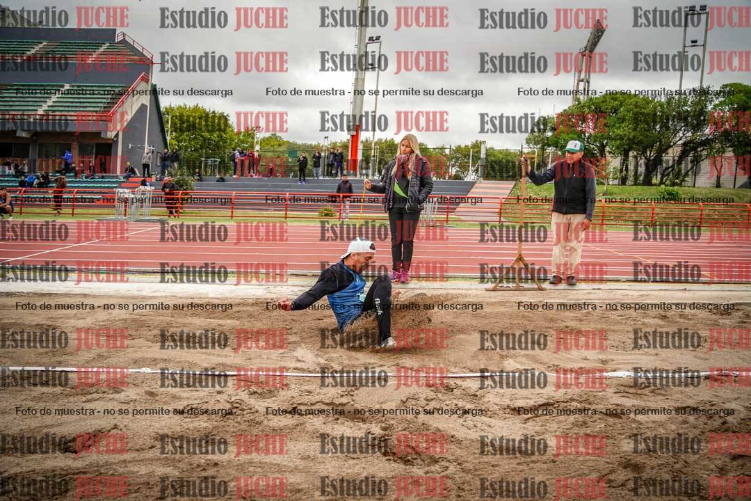 Fotos del salto en largo de varones