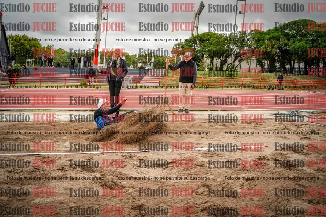 Fotos del salto en largo de varones