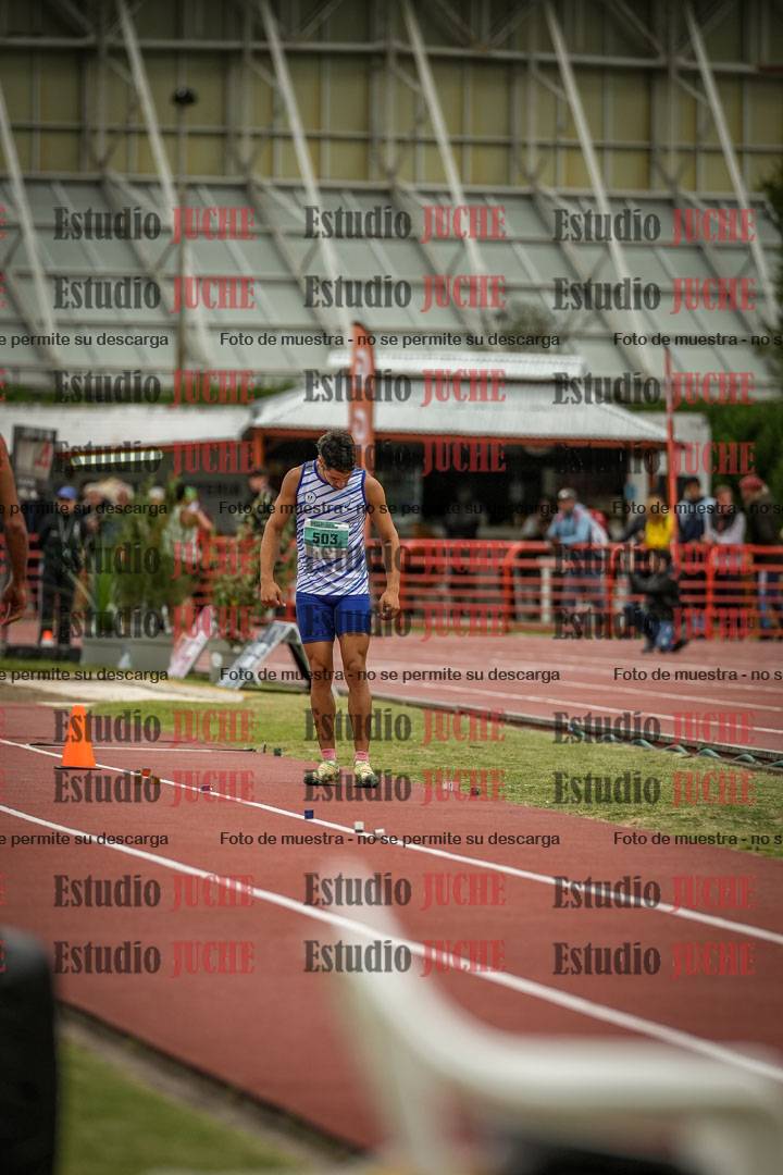 Fotos del salto en largo de varones