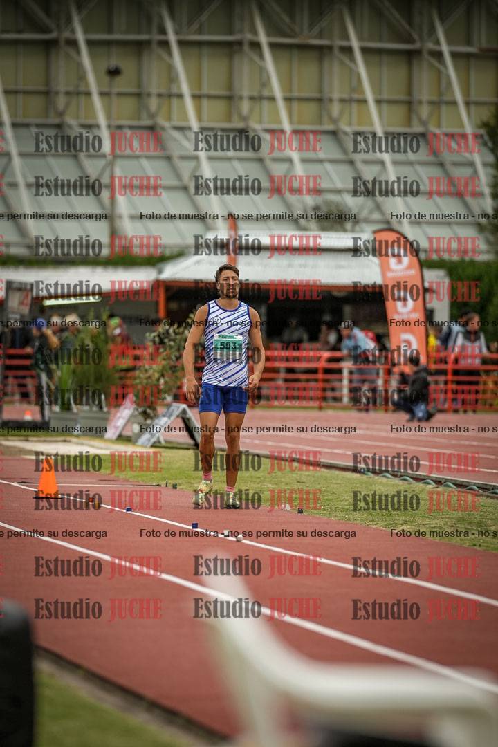 Fotos del salto en largo de varones