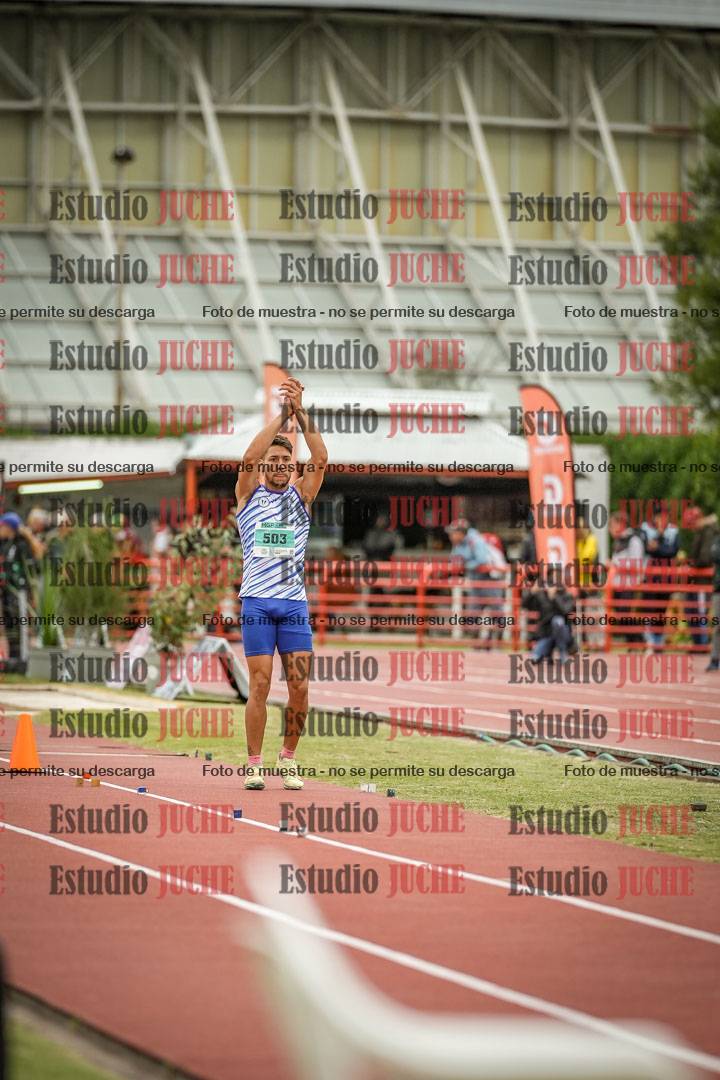 Fotos del salto en largo de varones