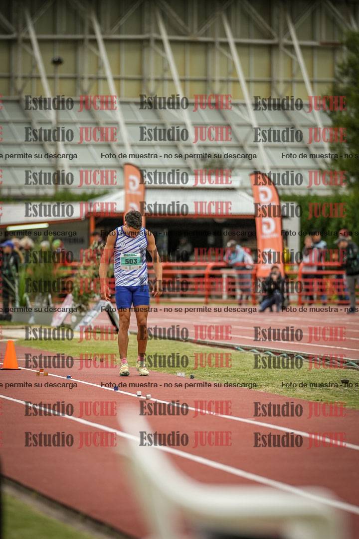 Fotos del salto en largo de varones