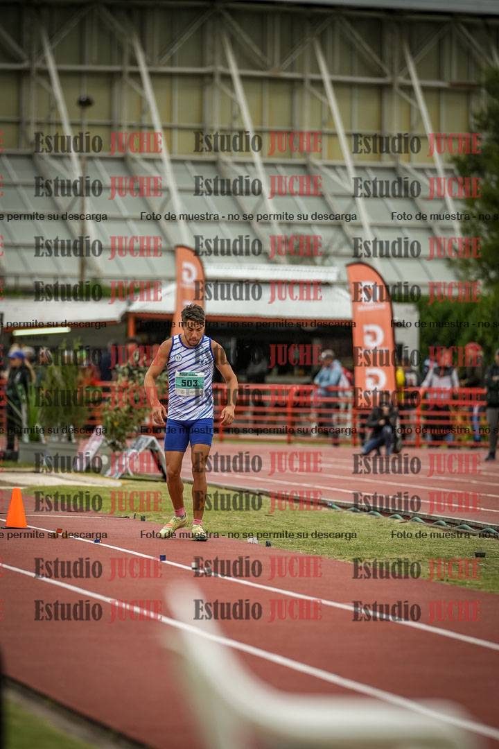 Fotos del salto en largo de varones