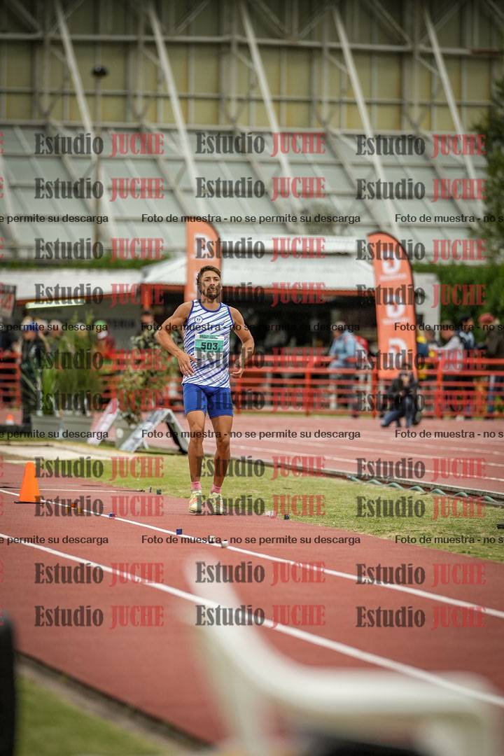 Fotos del salto en largo de varones