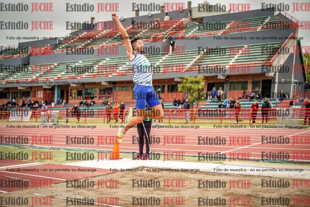 Fotos del salto en largo de varones