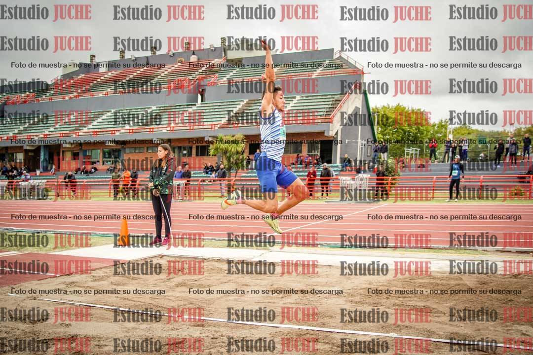 Fotos del salto en largo de varones