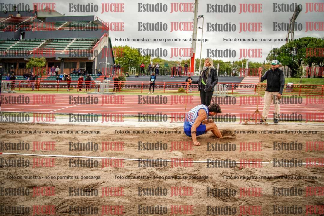 Fotos del salto en largo de varones