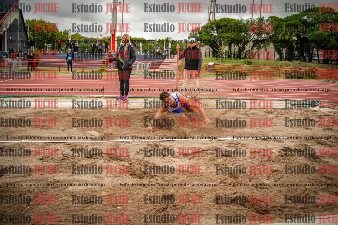 Fotos del salto en largo de varones