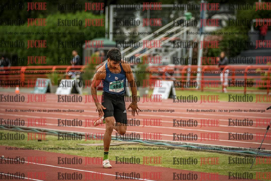 Fotos del salto en largo de varones