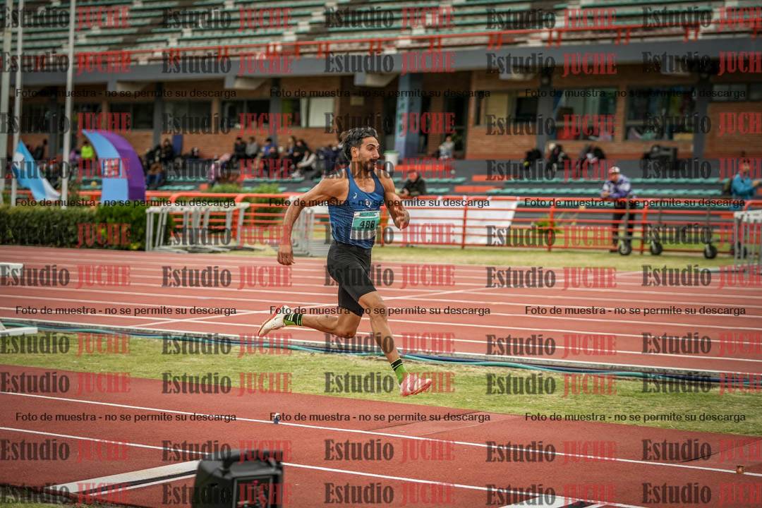 Fotos del salto en largo de varones