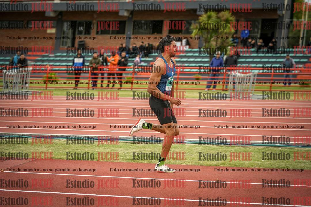 Fotos del salto en largo de varones
