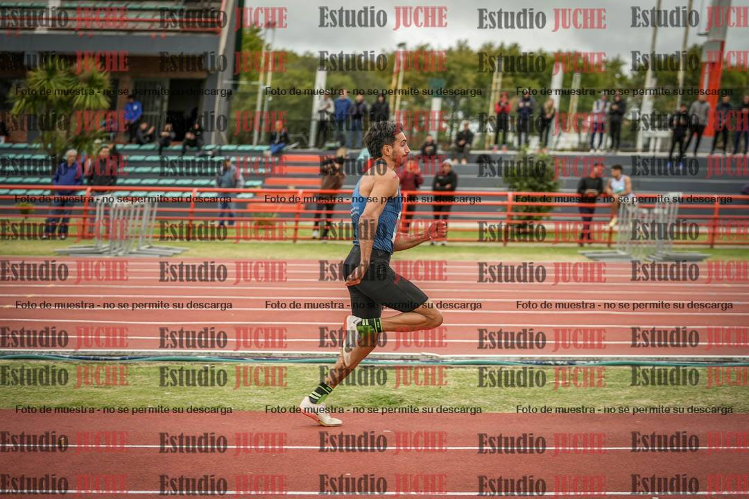 Fotos del salto en largo de varones