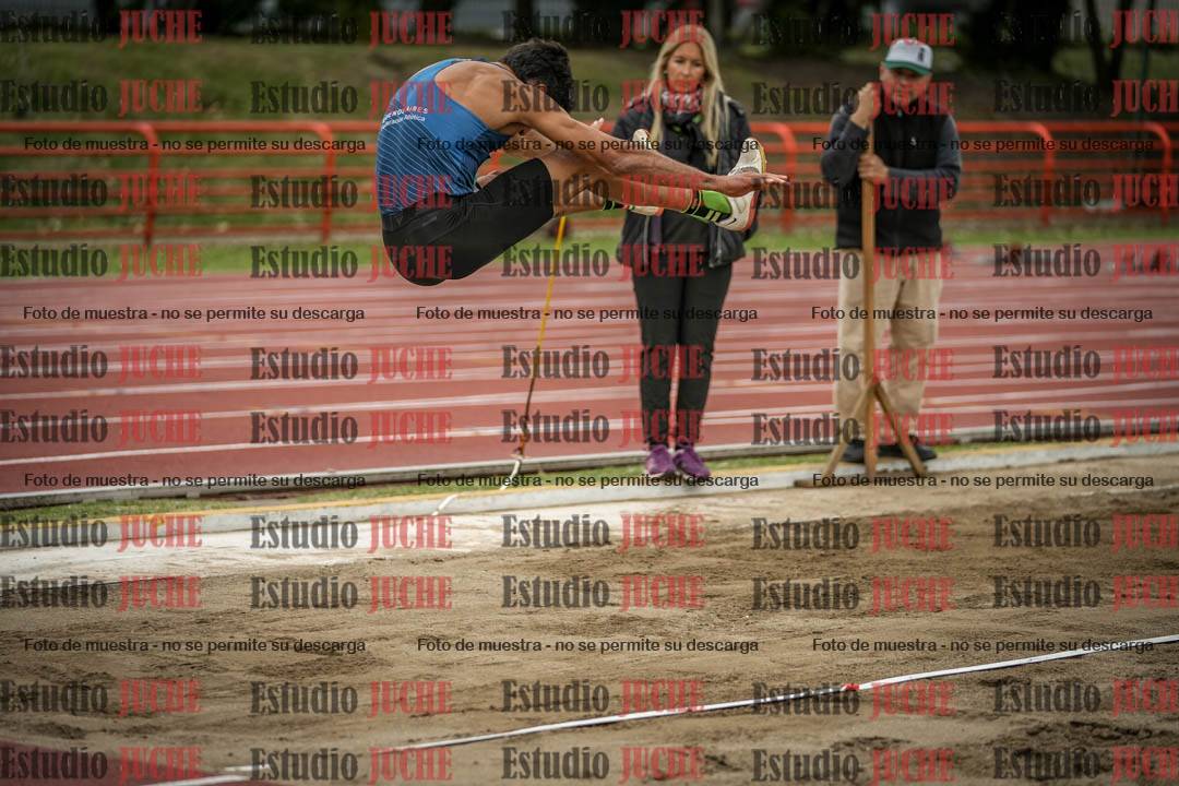 Fotos del salto en largo de varones