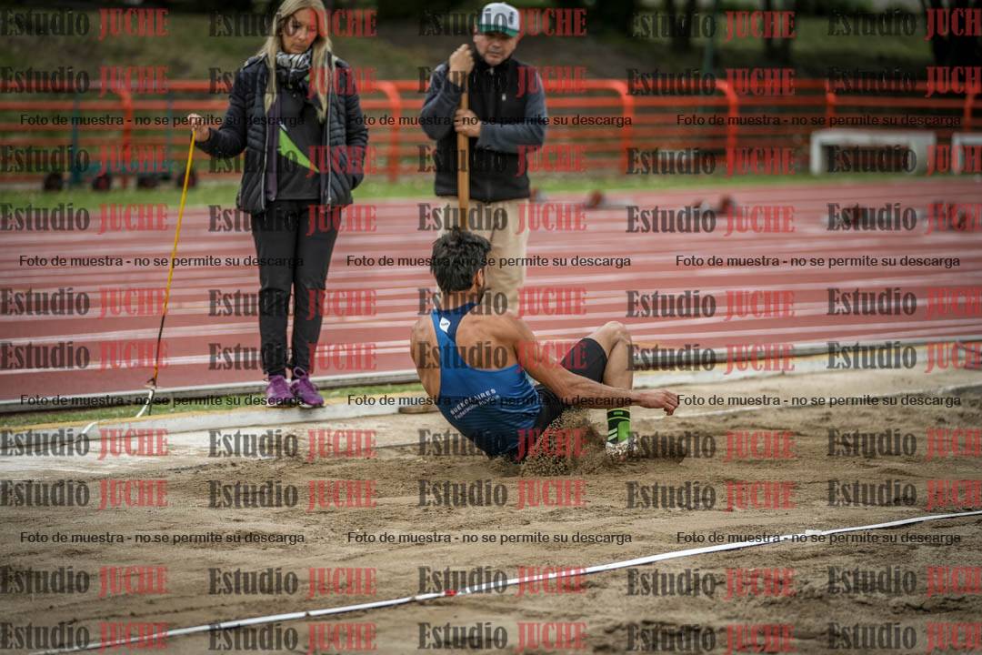 Fotos del salto en largo de varones