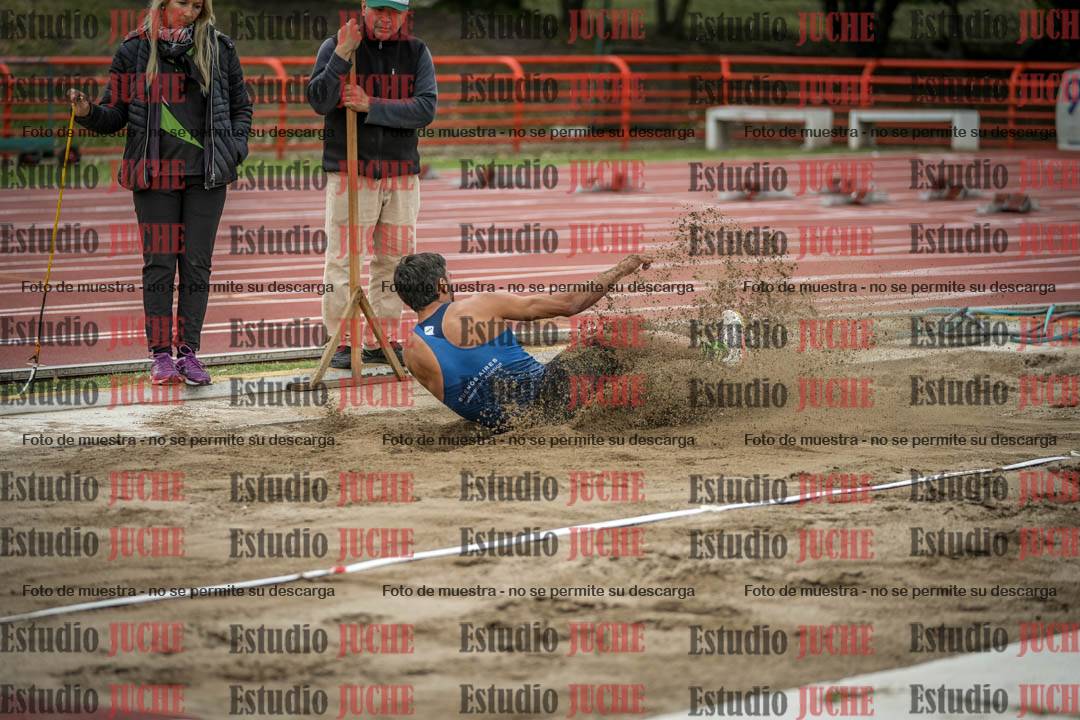 Fotos del salto en largo de varones