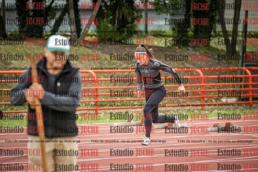 Fotos de los 100 m con vallas de mujeres - heptatlón 1