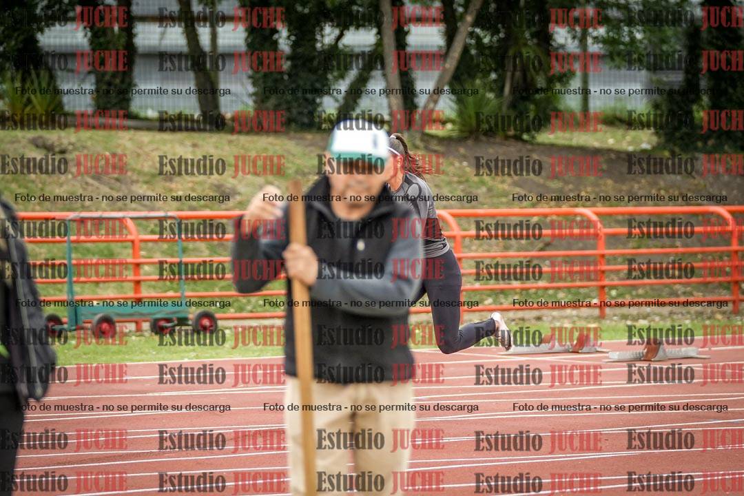 Fotos de los 100 m con vallas de mujeres - heptatlón 1