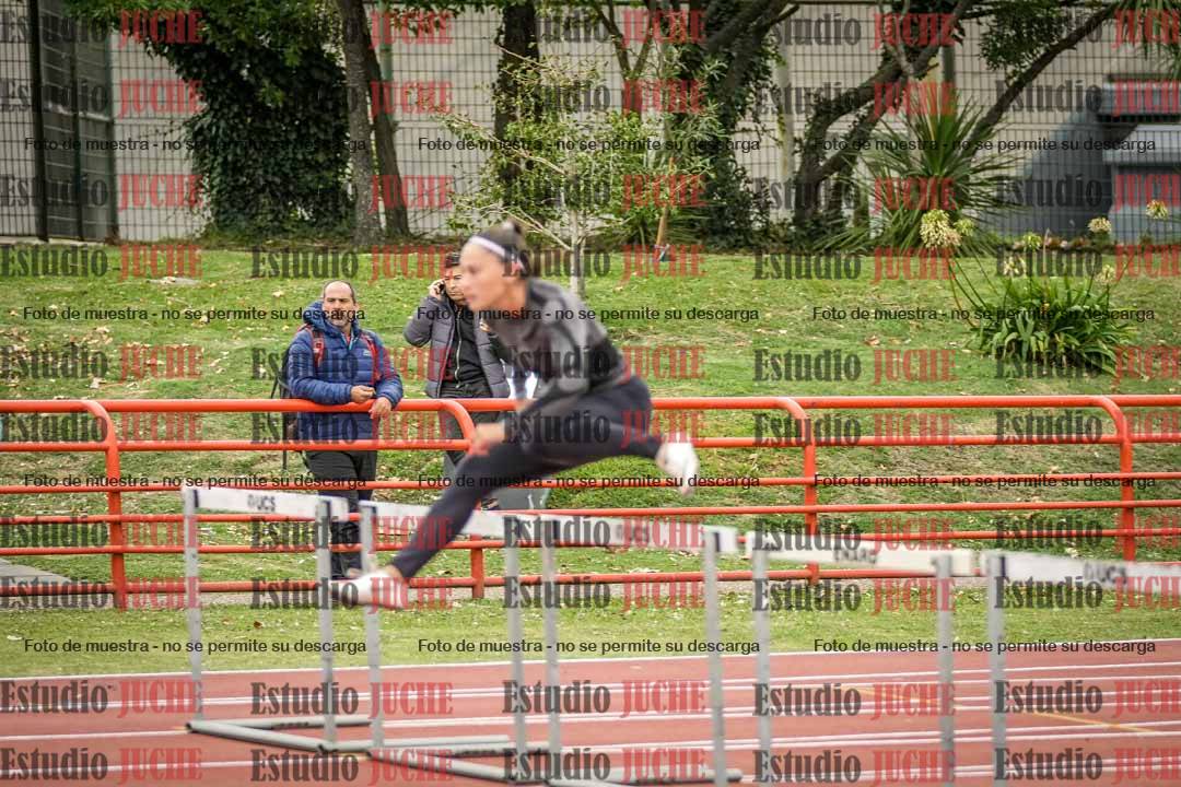 Fotos de los 100 m con vallas de mujeres - heptatlón 1