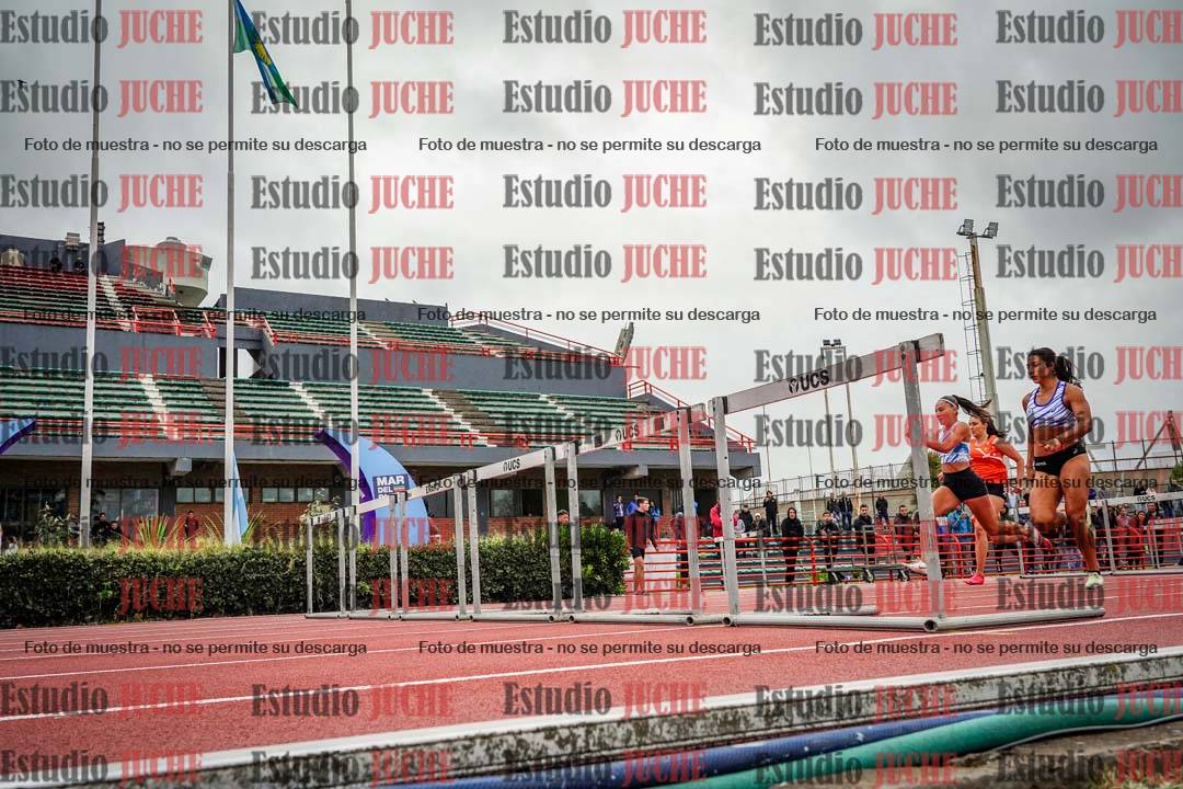 Fotos de los 100 m con vallas de mujeres - heptatlón 1