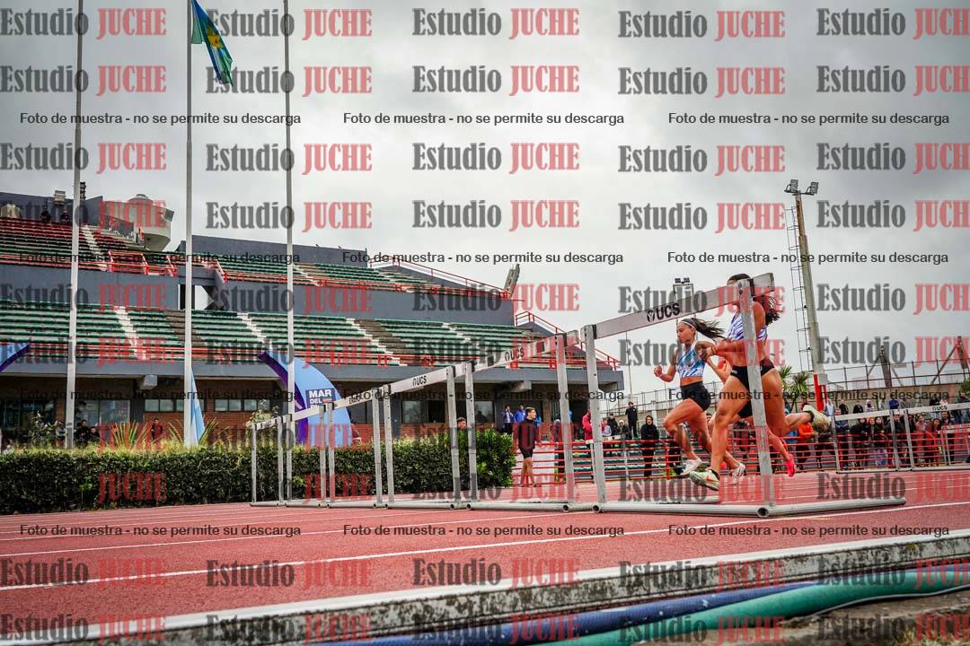 Fotos de los 100 m con vallas de mujeres - heptatlón 1