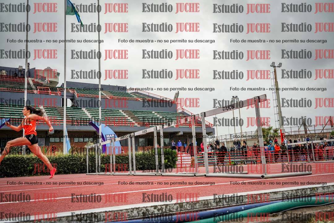 Fotos de los 100 m con vallas de mujeres - heptatlón 1