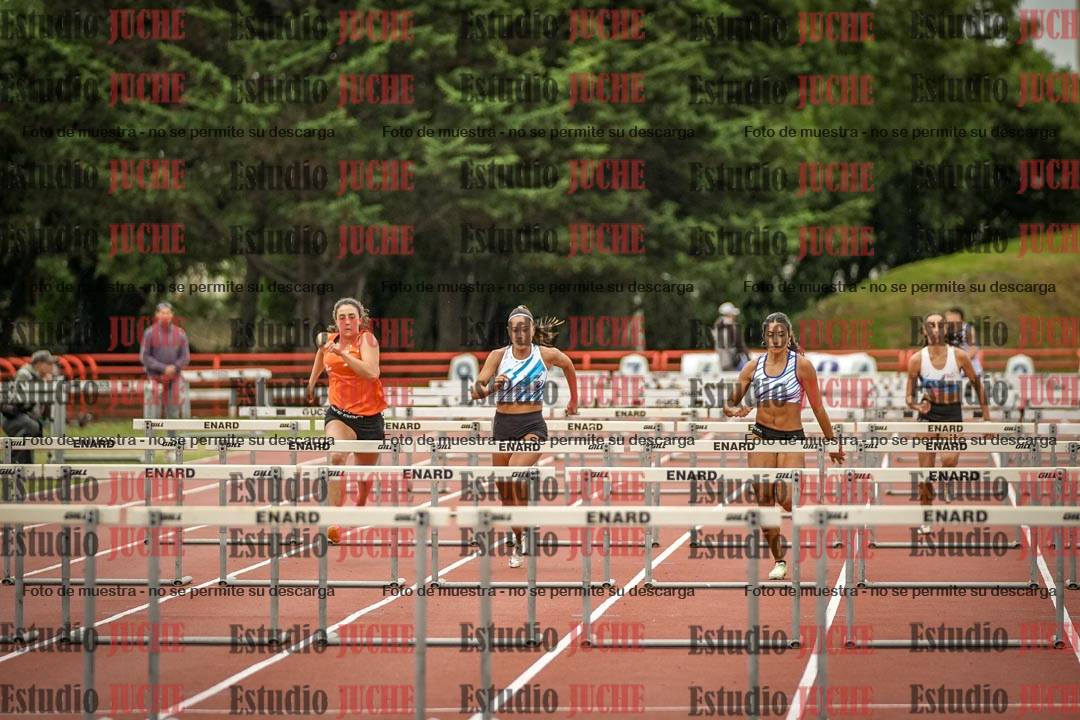 Fotos de los 100 m con vallas de mujeres - heptatlón 1