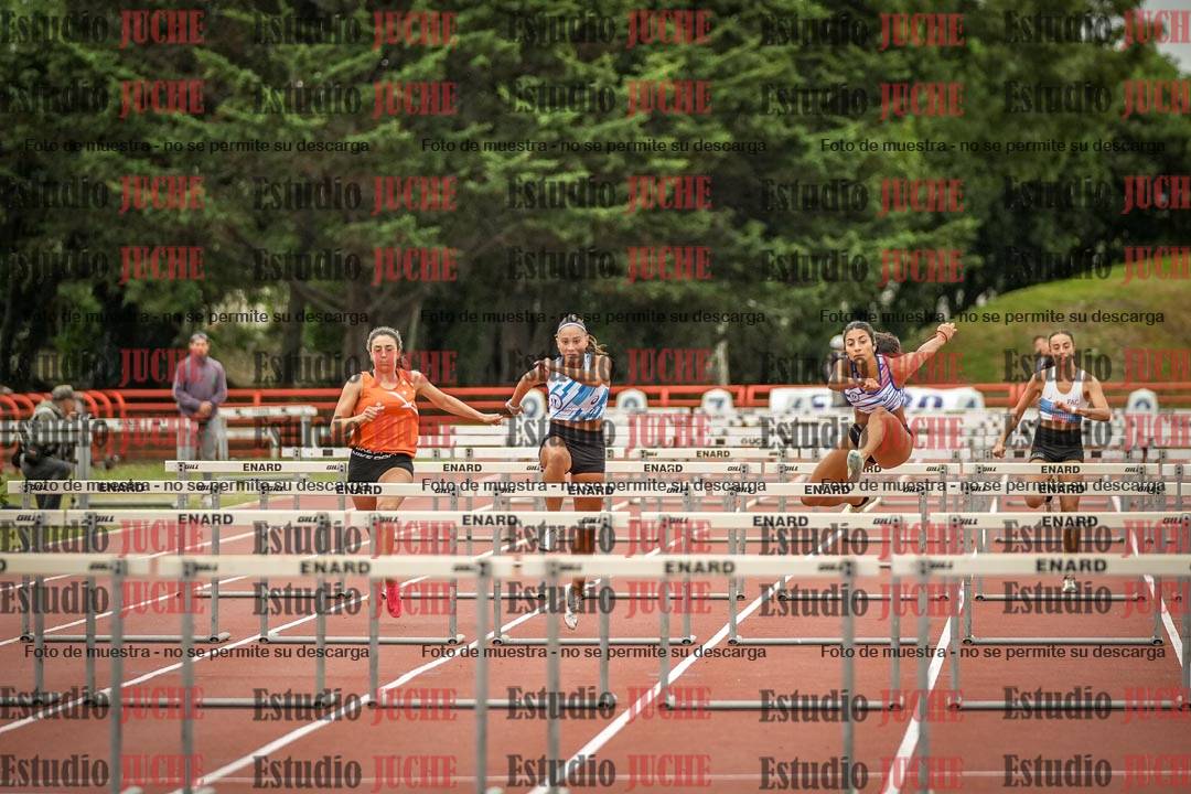 Fotos de los 100 m con vallas de mujeres - heptatlón 1
