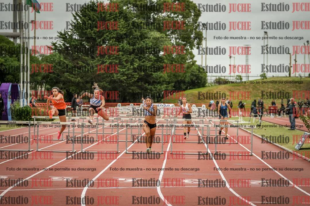 Fotos de los 100 m con vallas de mujeres - heptatlón 1