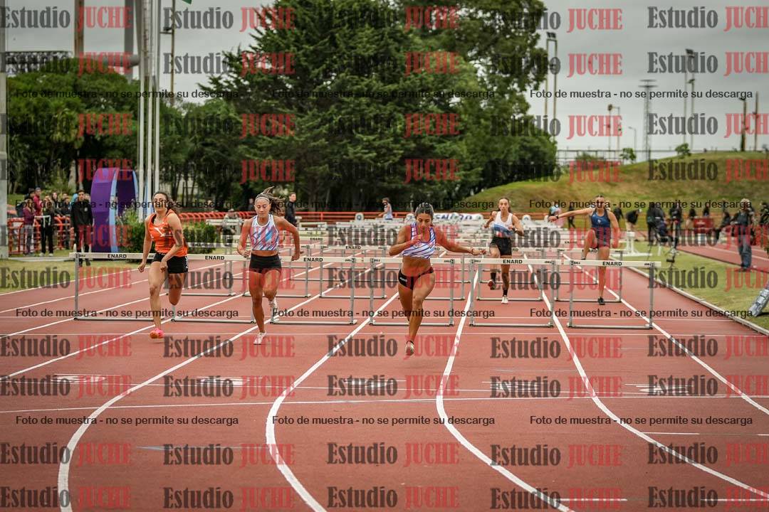Fotos de los 100 m con vallas de mujeres - heptatlón 1