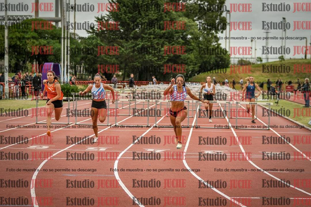 Fotos de los 100 m con vallas de mujeres - heptatlón 1