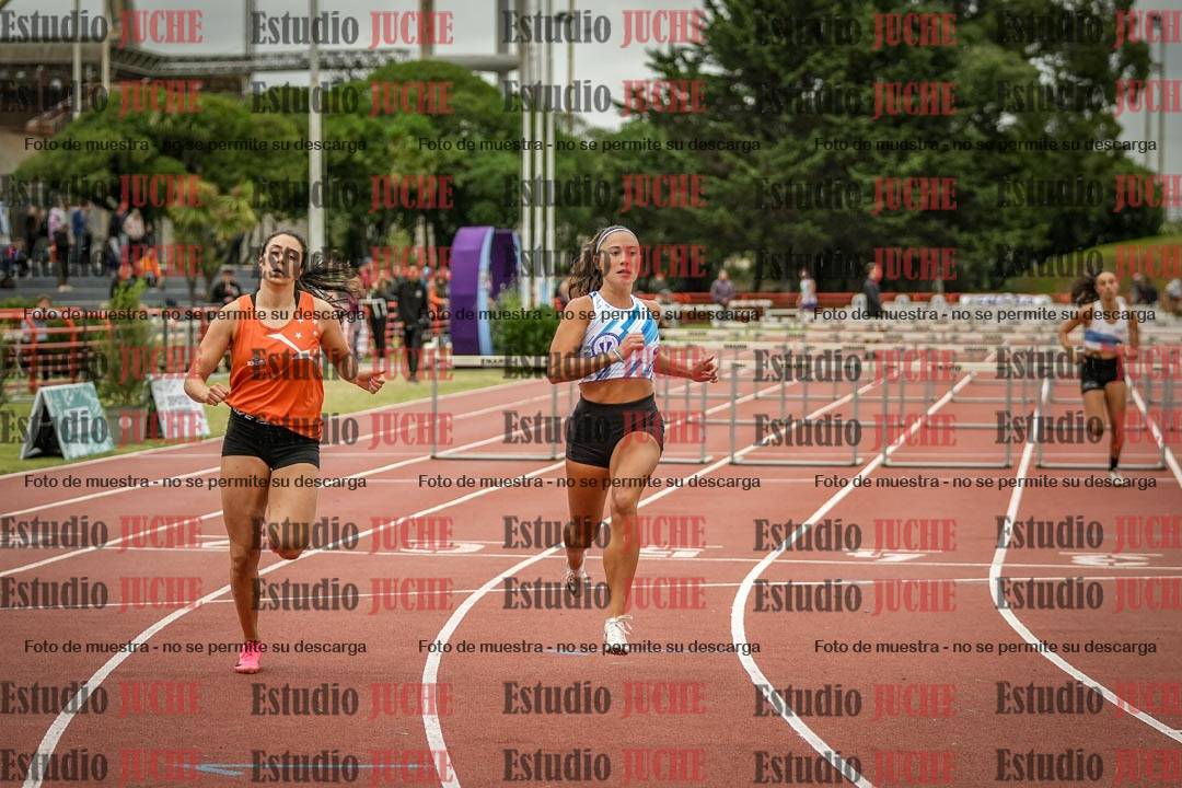 Fotos de los 100 m con vallas de mujeres - heptatlón 1