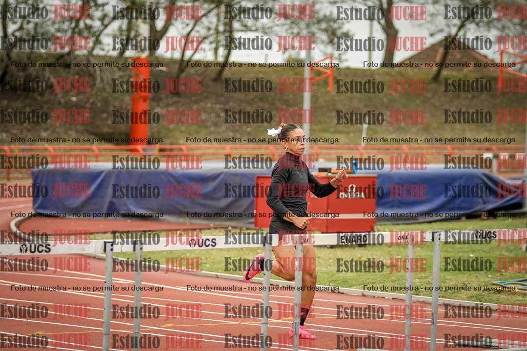 Fotos de los 100 m con vallas de mujeres