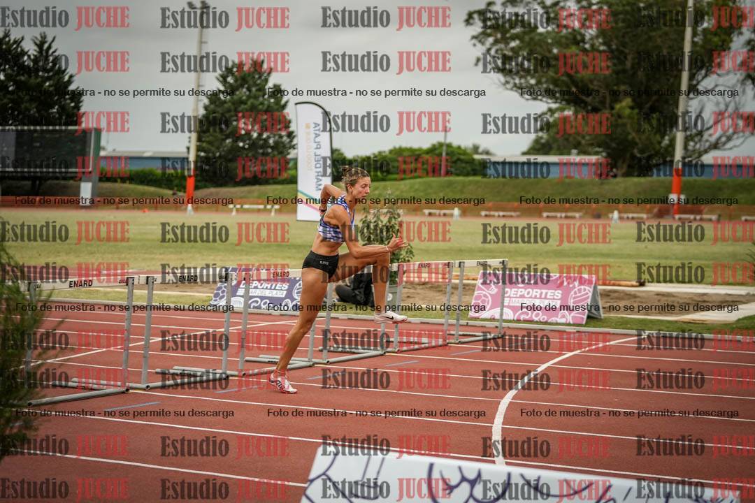 Fotos de los 100 m con vallas de mujeres