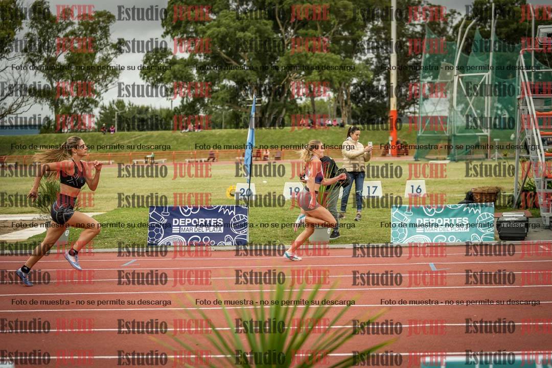 Fotos de los 100 m con vallas de mujeres