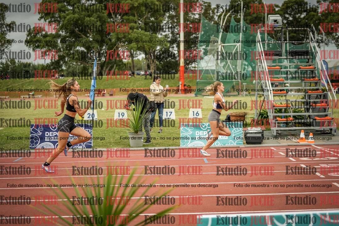 Fotos de los 100 m con vallas de mujeres