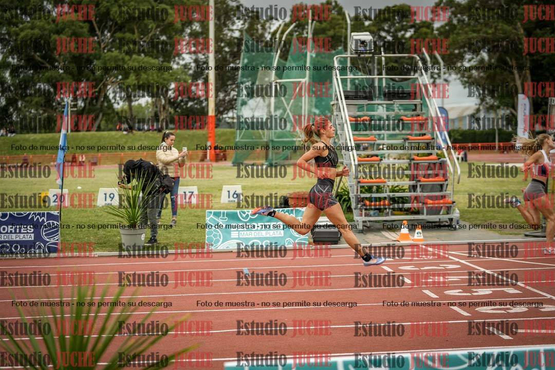 Fotos de los 100 m con vallas de mujeres