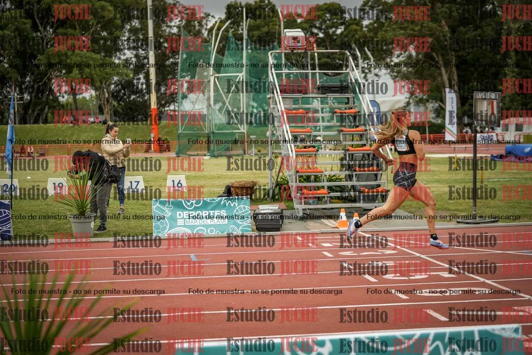 Fotos de los 100 m con vallas de mujeres