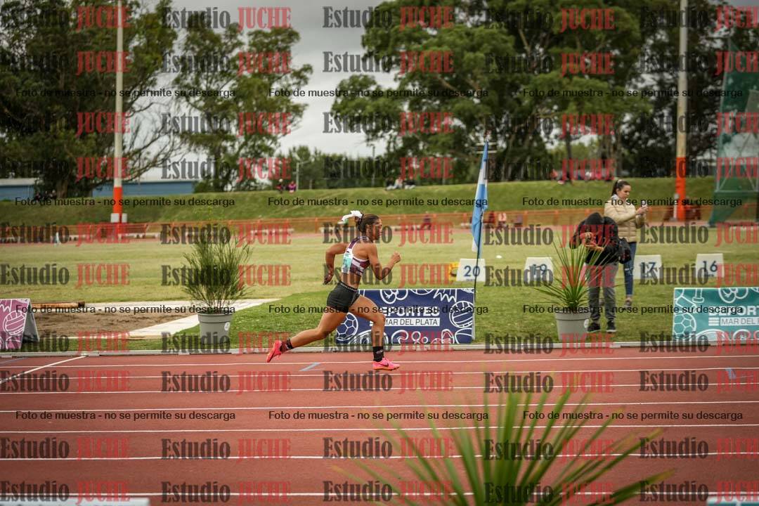 Fotos de los 100 m con vallas de mujeres