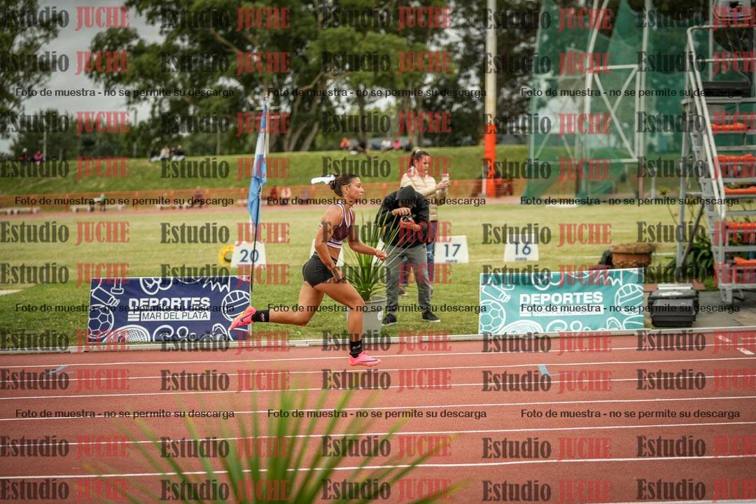 Fotos de los 100 m con vallas de mujeres