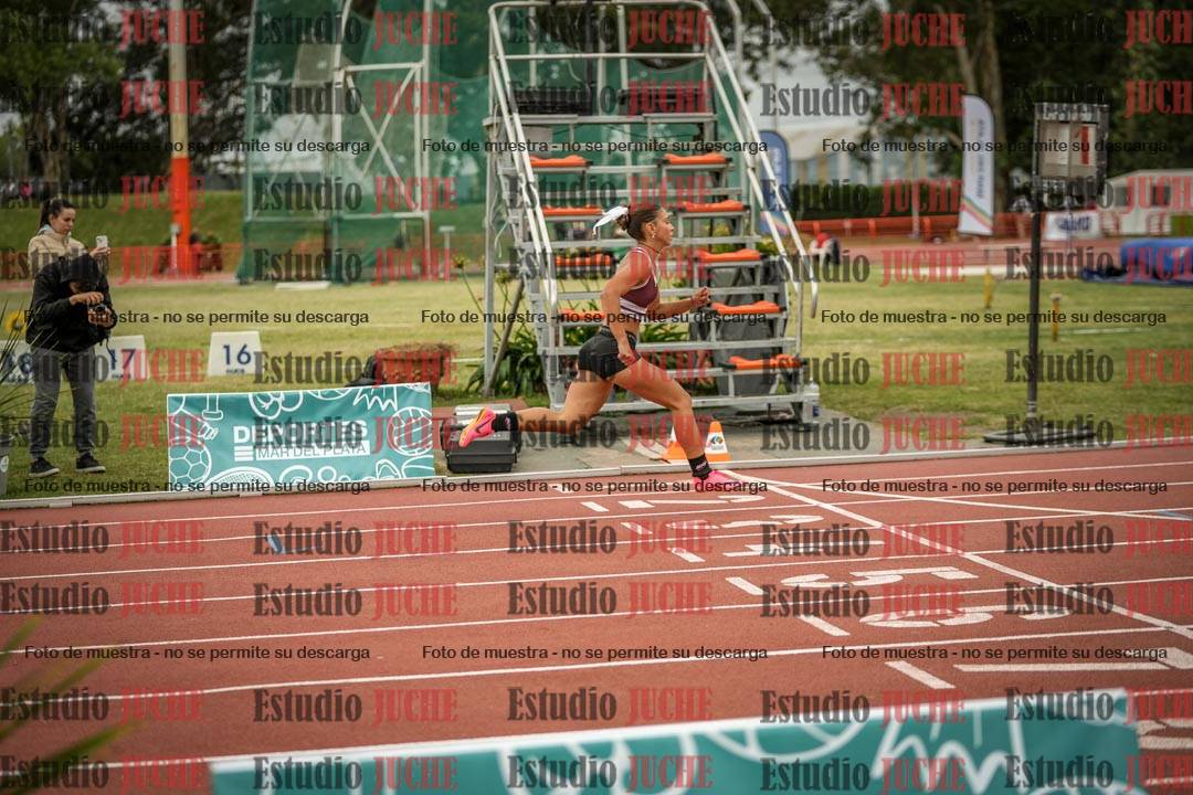 Fotos de los 100 m con vallas de mujeres