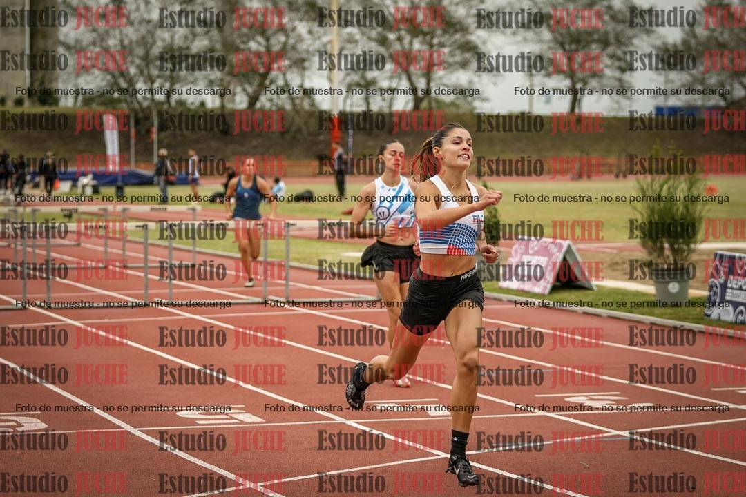 Fotos de los 100 m con vallas de mujeres