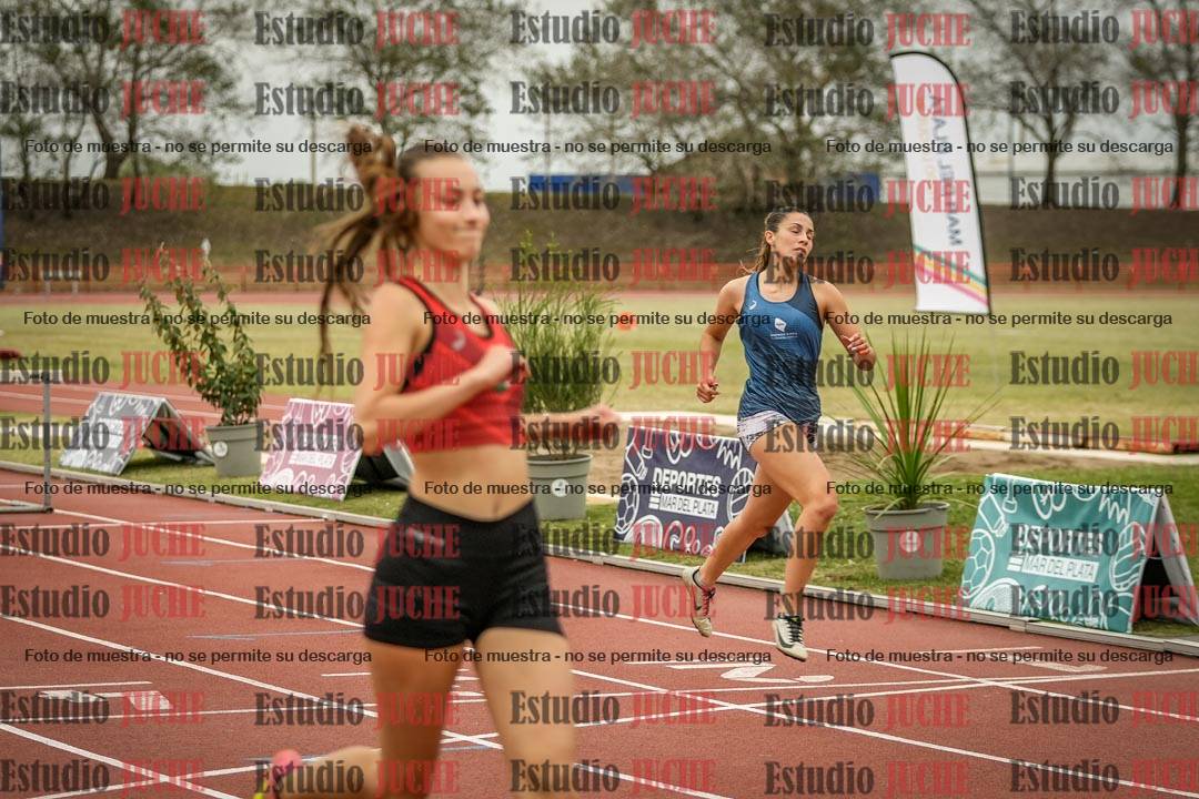 Fotos de los 100 m con vallas de mujeres