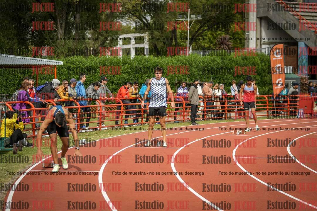 Fotos de los 400 m llanos de varones