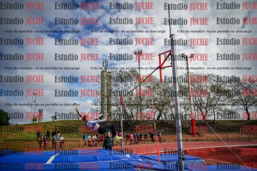 Fotos del salto con garrocha de mujeres