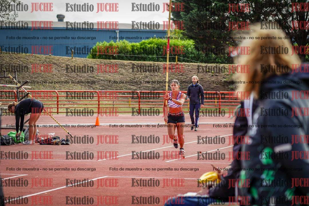Fotos del salto con garrocha de mujeres