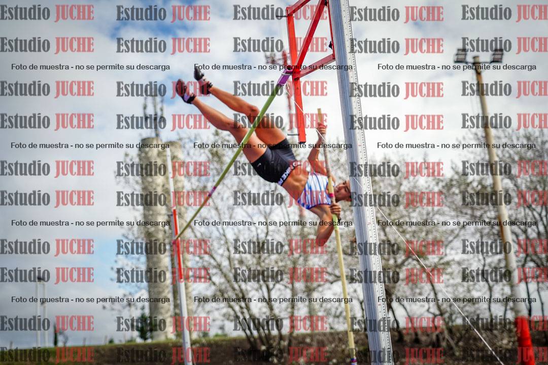 Fotos del salto con garrocha de mujeres